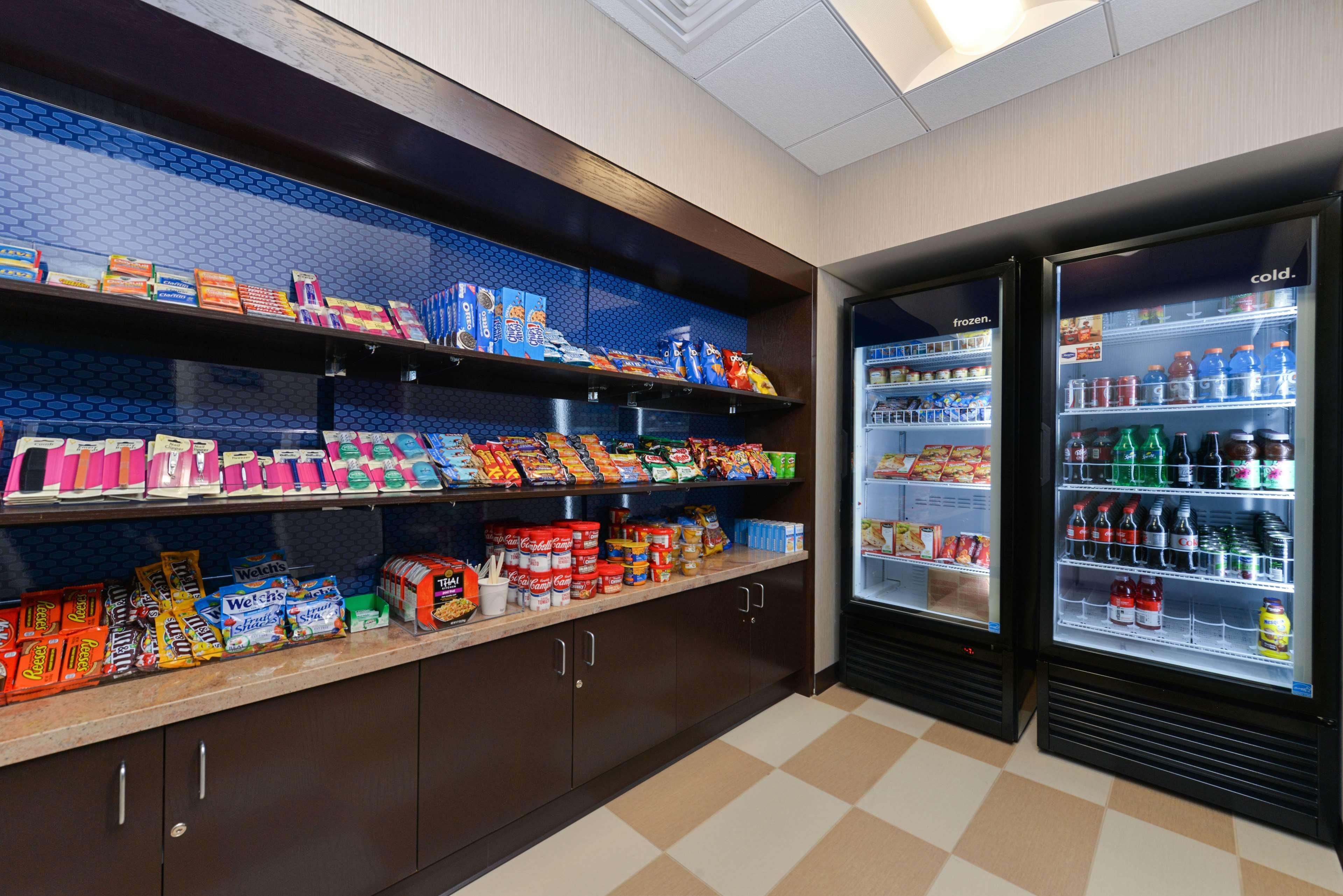 Hampton Inn & Suites California University-Pittsburgh Coal Center Экстерьер фото