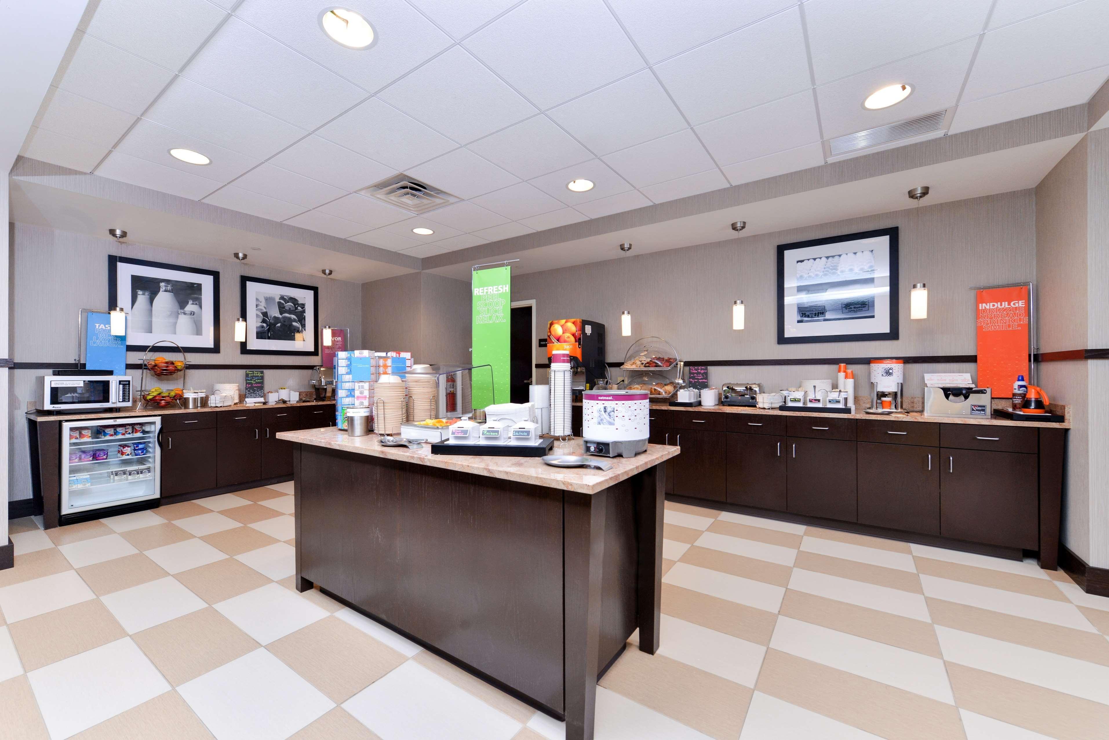 Hampton Inn & Suites California University-Pittsburgh Coal Center Экстерьер фото